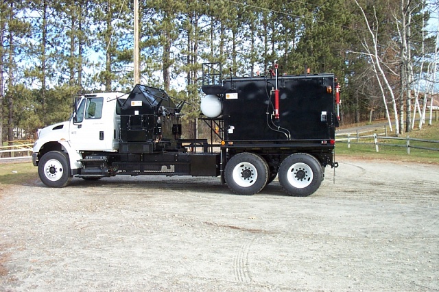 Термос-бункер для горячего асфальта регенератор на шасси грузовика RC10-T для горячего асфальта